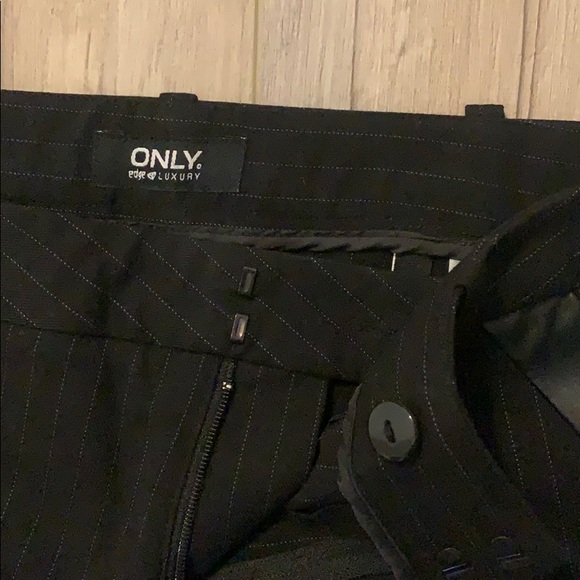 ONLY Cropped Trousers - Picture 2 of 6